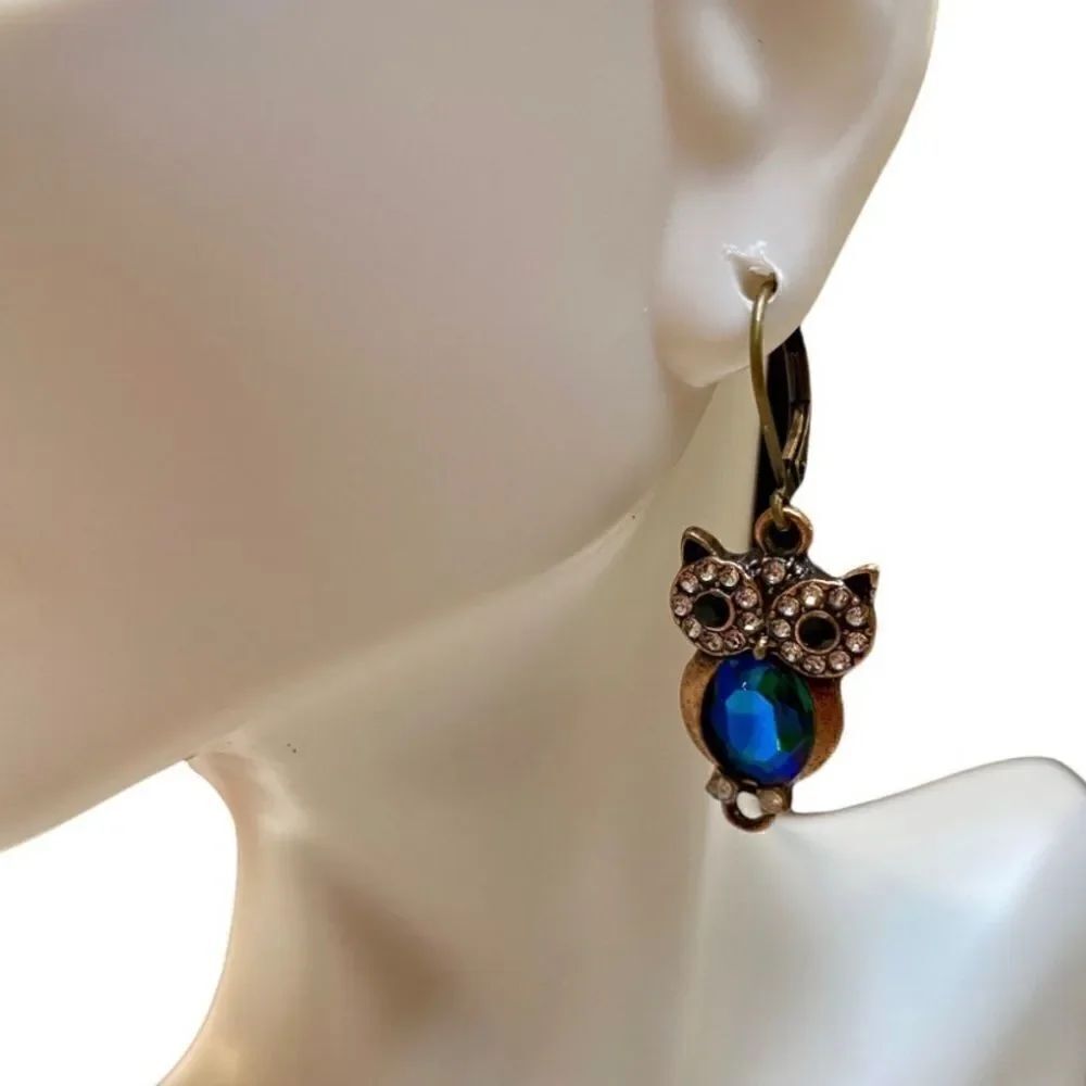 Gorgeous Copper Colored Owl 🦉 Earrings W/ Many Crystal Accents.